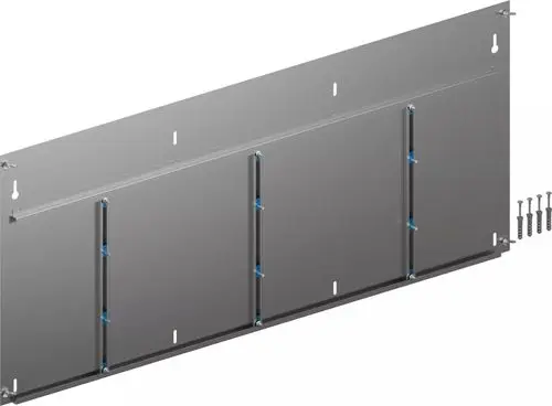 Metallrückwand mit mehreren Montagestreifen, geeignet für Schränke. Sichtbare Schrauben und Montageschlitze. Produkt von Uponor.